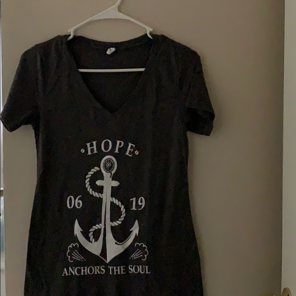 Gray tee - Picture 2 of 3